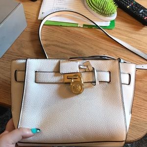 Crossbody Michael Kors purse